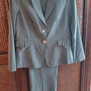 Signature by Lary Levine